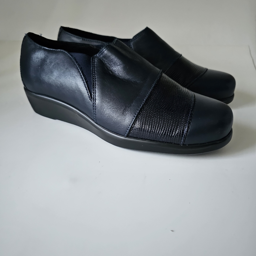 SAS Womens Nora Lizard Slipon Flats Navy Tripad Comfort Shoes Size 9